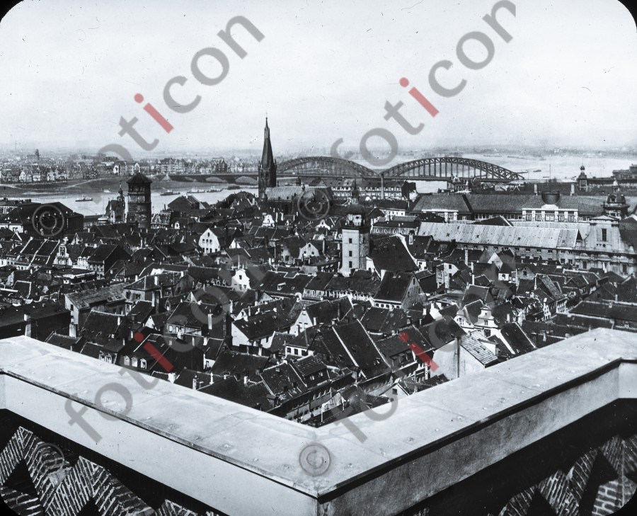 Blick auf die Altstadt (foticon-simon-340-006-sw.jpg)